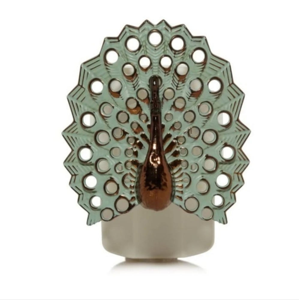YANKEE CANDLE Peacock Lighted Plug-In Scent Diffuser BNWT RETIRED